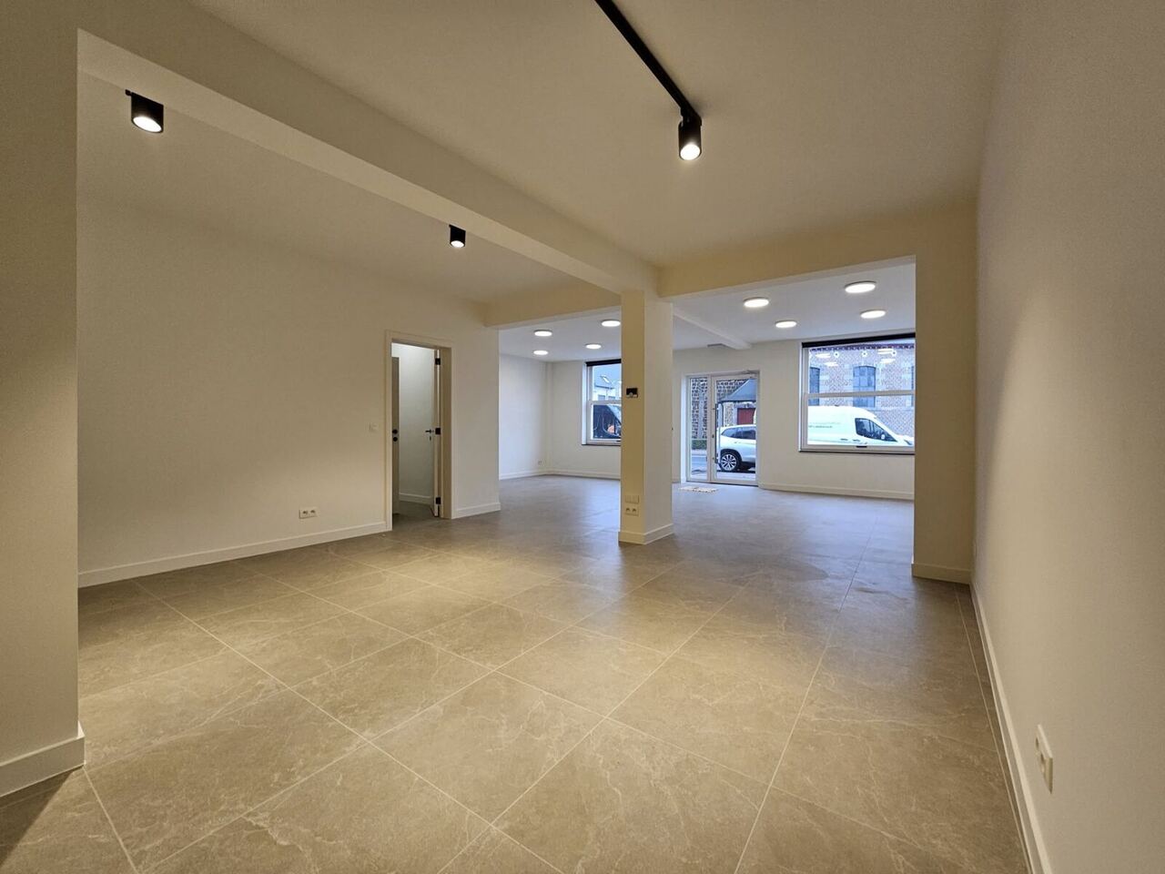 Afgewerkte ruimte met installaties door WVE Solutions